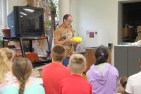 chris mckinney shows students yellow wool