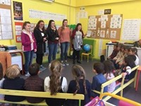 high school students talking to french elementary students