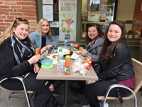 students eating lunch