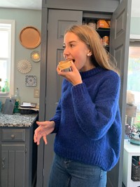 French student eating toast 