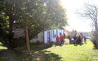 students outside of chenango schoolhouse museum