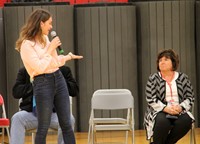 student introducing honoree maureen pratt roberts at port dickinson elementary event