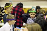 students playing head bandz game