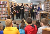 theatre guild members presenting in front of children